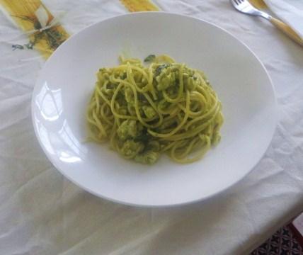 Spaghetti con gallinella e asparagi