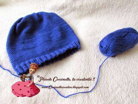Cappello blu realizzato a maglia / ferri fatto a mano!