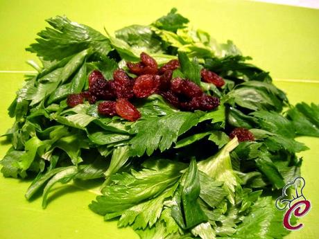 Straccetti di platessa croccanti con crema di sedano verde e uvetta alla cannella: il piacere oltre l'aspetto