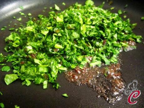 Straccetti di platessa croccanti con crema di sedano verde e uvetta alla cannella: il piacere oltre l'aspetto