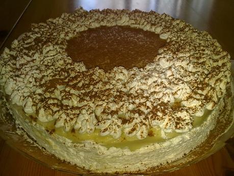 Torte di pan di spagna, creme e panna: variazioni sul tema (ricetta)