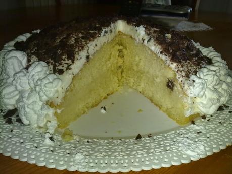 Torte di pan di spagna, creme e panna: variazioni sul tema (ricetta)