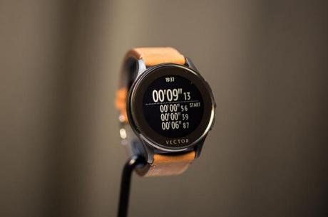 Vector Luna, lo smartwatch con autonomia di 30 giorni