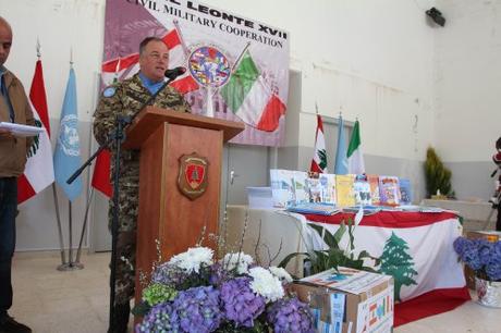 Libano/ Solidarietà. Il contingente italiano dona libri e materiale scolastico ad alcune scuole