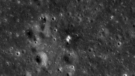 Questa immagine ripresa dalla Lunar Reconnnaissance Orbiter Narrow Angle Camera (LRO NAC) a bordo del Lunar Reconnaissance Orbiter (LRO) della NASA mostra la superficie della Luna prima dell’impatto del 17 marzo 2013. Questa foto e’ stata ripresa il 28 luglio 2013. Crediti: NASA/Goddard Space Flight Center/Arizona State University