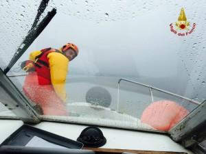 Il recupero del cadavere nelle acque del Lago Maggiore, a Maccagno