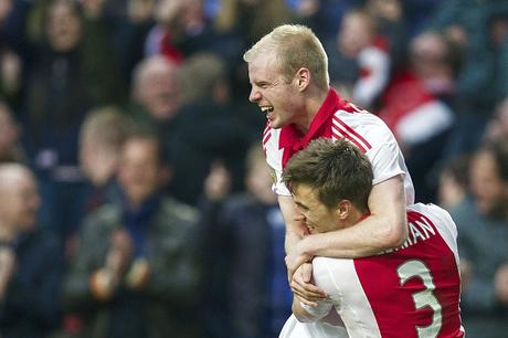 Eredivisie: l’Ajax approfitta dello scivolone del PSV e accorcia sui Boeren. Colpo salvezza del NAC Breda