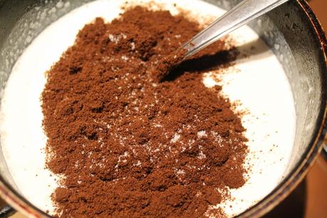 Bánh sô cô la và cà phê - due versioni delle tartine al cioccolato e caffè del Vietnam