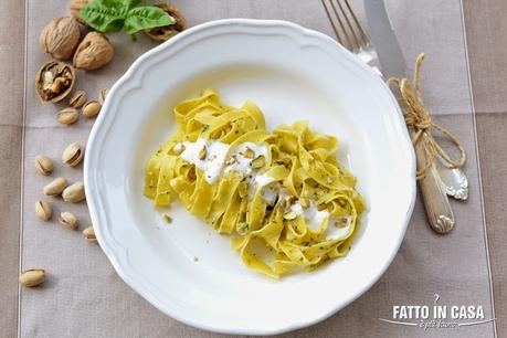 Tagliatelle Fatte in Casa con Pesto di Pistacchi Profumato al Basilico