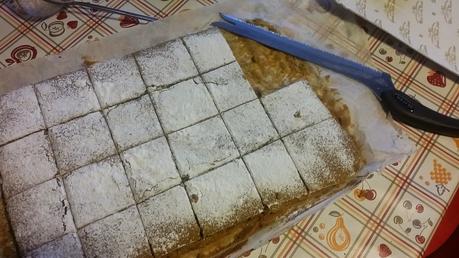 Quadrotti cioco-caffè...la torta di compleanno che offrirò oggi al lavoro...