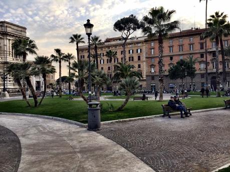 Piazza Cavour, l'unica piazza europea di Roma. A proposito di parcheggi interrati: ecco la qualità che si può ottenere valorizzando il sottosuolo della città