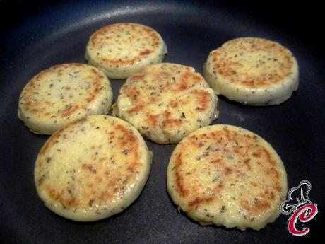 Pizzette di polenta taragna al pesto di... : dal più audace al più delicato, l'idea perfetta per ogni palato