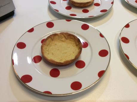 TARTELLETTE DI FROLLA CON GANACHE AL CIOCCOLATO BIANCO LIME E ANANAS