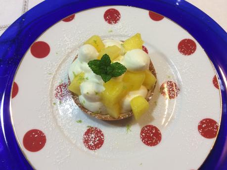 TARTELLETTE DI FROLLA CON GANACHE AL CIOCCOLATO BIANCO LIME E ANANAS