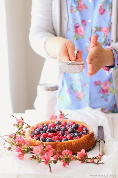 Torta alla ricotta con lamponi e mirtilli