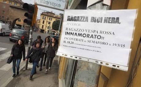 Annuncio ragazza con bici nera