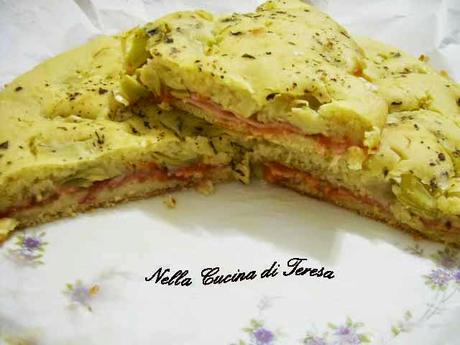 FOCACCIA AD IMPASTO MOLLE PROSCIUTTO E CARCIOFINI