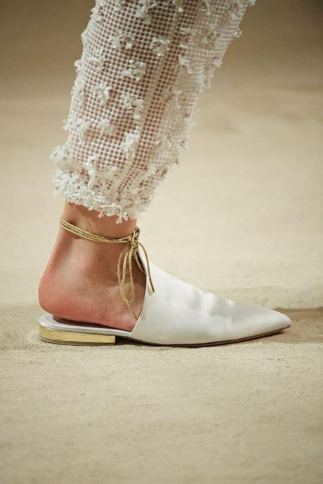 Chanel-Shoes-Cruise-spring-summer-2014-2015_slippers-white