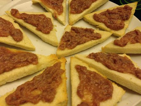 Senza Bimby, Triangoli di Pane al Kamut con Paté di Tonno ed Insalata Mista