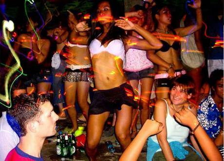 Come sopravvivere al Full Moon Party in Thailandia:La guida ad una delle feste più grandi del mondo