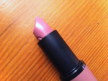 Essence i love nude lipstick n.03 COME NATURALLY