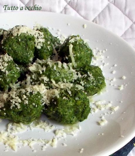 Strangolapreti, gnudi... insomma fate un po' voi! - Gnocchetti con ricotta, spinaci e tarassaco