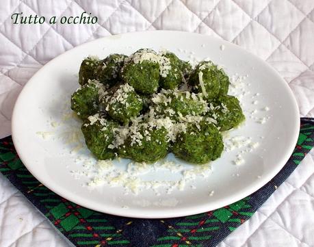 Strangolapreti, gnudi... insomma fate un po' voi! - Gnocchetti con ricotta, spinaci e tarassaco