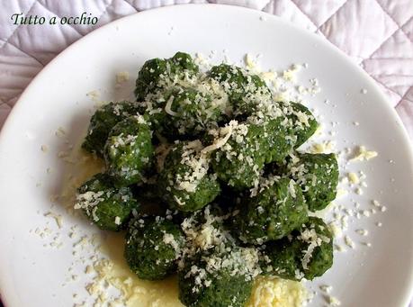 Strangolapreti, gnudi... insomma fate un po' voi! - Gnocchetti con ricotta, spinaci e tarassaco