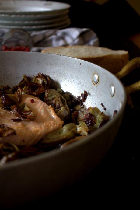 Padellata di salmone con carciofi e pepe rosa