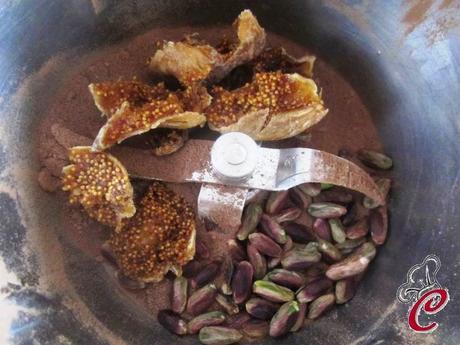 Saccottini al cioccolato con farro monococco e semi di canapa: il valore aggiunto di una dispensa ricca e fornita