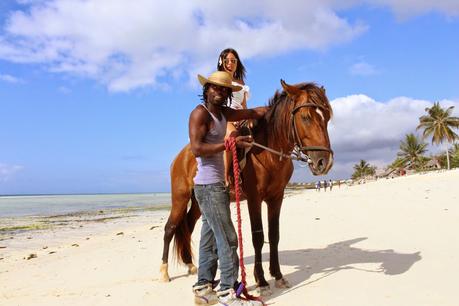 Cavalcando sulla spiaggia di Watamu: Kenya !