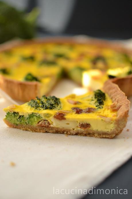 quiche con broccoli,uvetta,pinoli e brie....dal sapore delicato