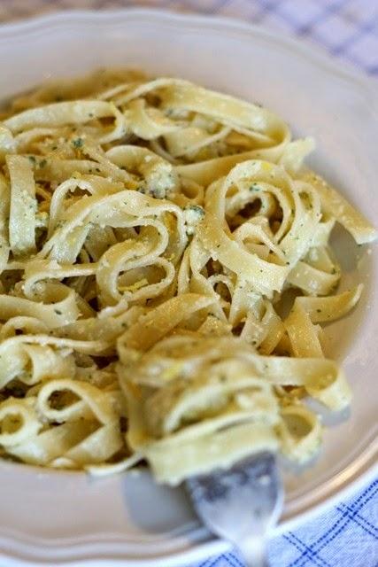 I pesti: tagliatelle di kamut al pesto di salvia e limone