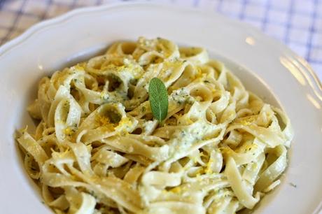 I pesti: tagliatelle di kamut al pesto di salvia e limone