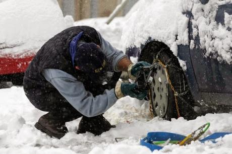 PAVIA. Dal 31 marzo niente più gomme da neve in auto: solo in alta collina resta fino al 15 aprile