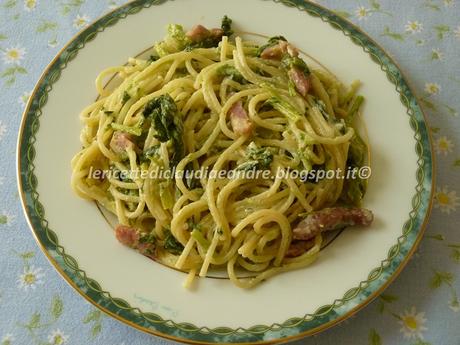 Spaghetti con cime di rapa, pancetta e crescenza