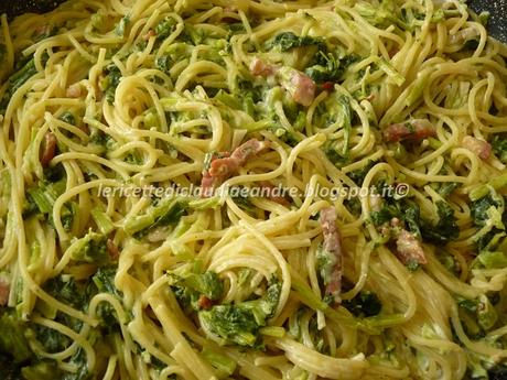 Spaghetti con cime di rapa, pancetta e crescenza