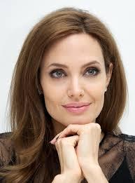 Angelina Jolie icona Femminista, supera Watson, Beyonce e Germain Greer