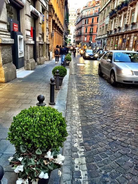 30 foto per segnalare l'abisso che separa Roma da Napoli. Ovviamente a vantaggio di Napoli