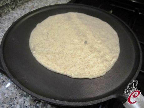 Piadina sfogliata con farina di farro monococco: di cene, di amiche e di gocce di tempo