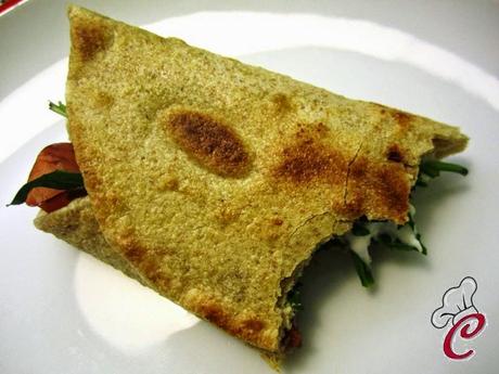 Piadina sfogliata con farina di farro monococco: di cene, di amiche e di gocce di tempo