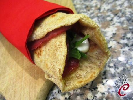 Piadina sfogliata con farina di farro monococco: di cene, di amiche e di gocce di tempo