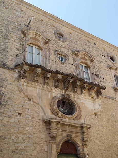 Palazzo Battaglia, Ragusa Ibla, la seconda facciata su via Chiaramonte