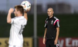 Zinedine Zidane, allenatore del Castilla (lequipe.fr)