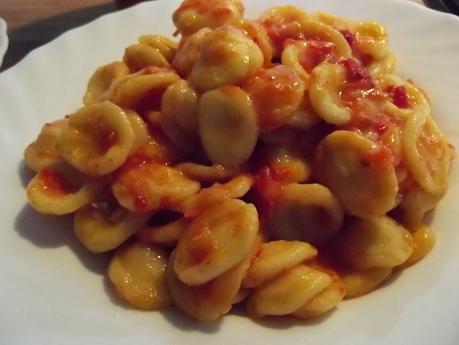 ORECCHIETTE CON  CREMA DI PEPERONI AGRODOLCI ZUCCATO