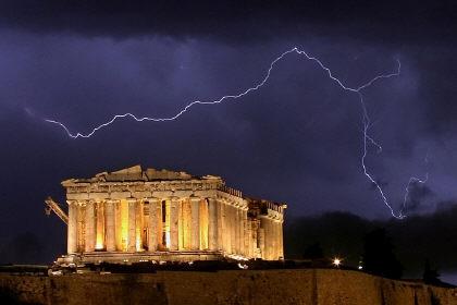 CRISI GRECA: VERSO LA DOPPIA CIRCOLAZIONE DELL'EURO E DELLA DRACMA?