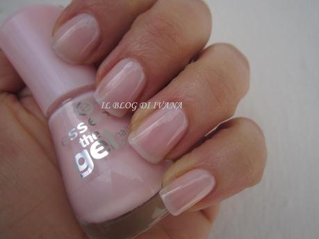 Essence: smalto effetto gel