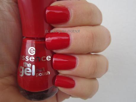 Essence: smalto effetto gel