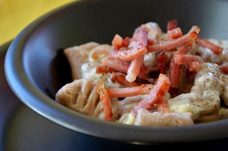 Sapori di montagna: gnocchi di castagne con speck in fonduta di Edelpilz