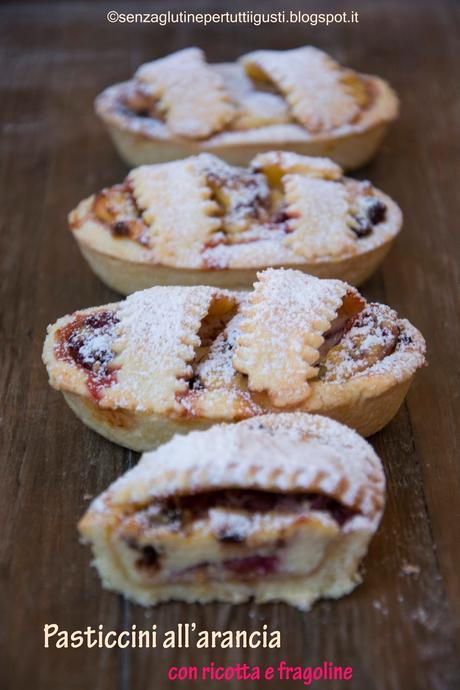 Pasticcini all'arancia con ricotta e fragoline di bosco senza glutine